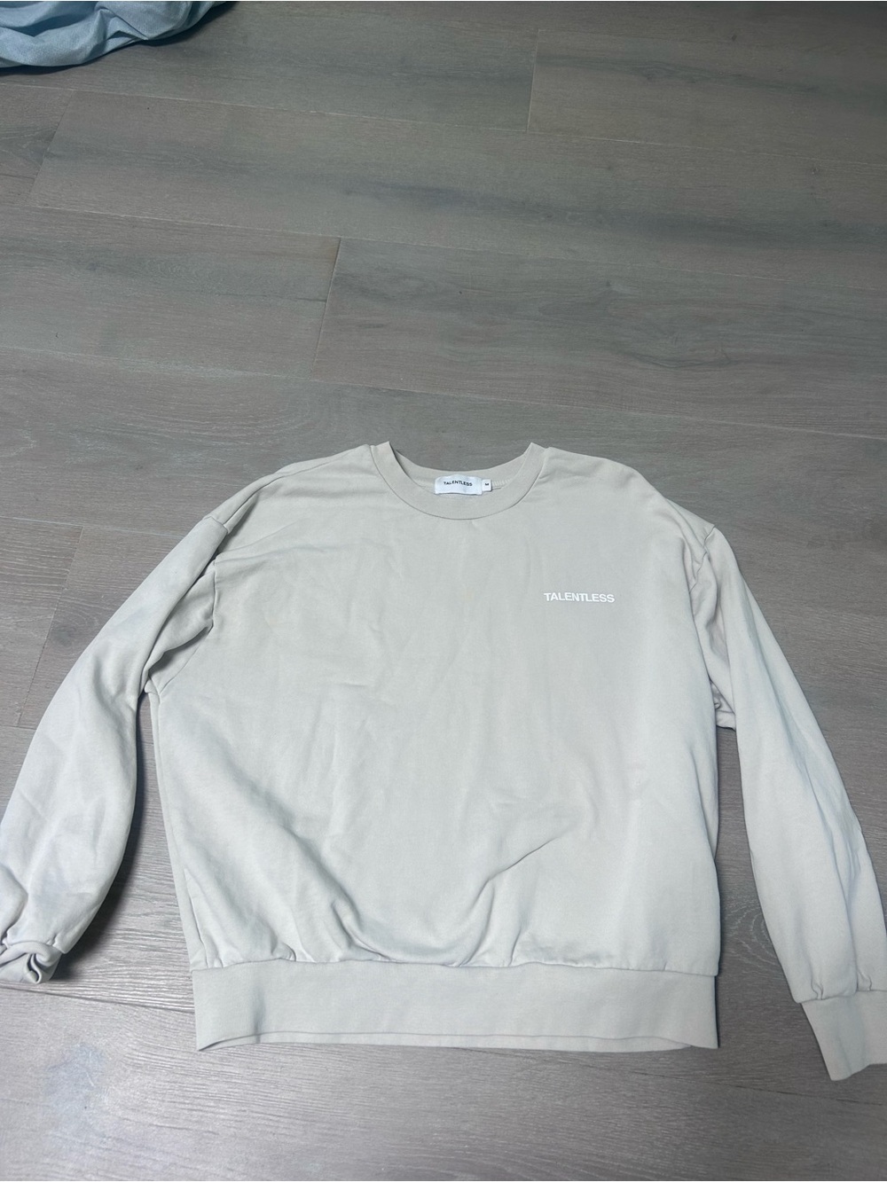 TALENTLESS Crewneck Sweatshirt in Light Beige